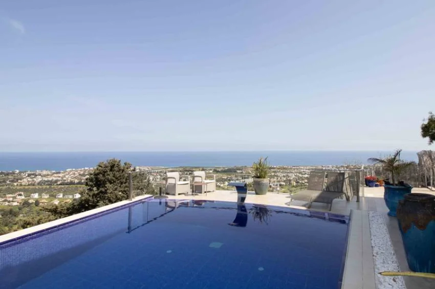 4 Bedroom Mediterranean Villa with Stunning Panoramic Views and Infinity Pool