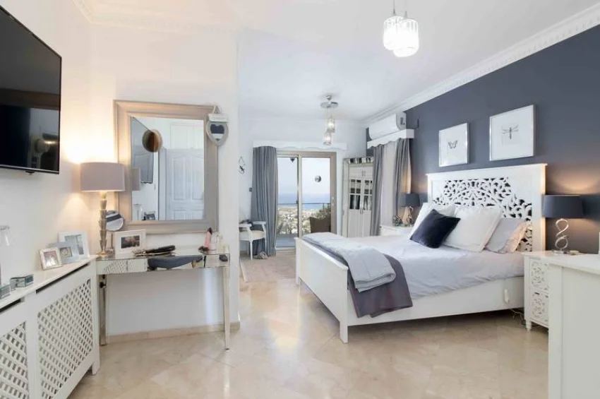 4 Bedroom Mediterranean Villa with Stunning Panoramic Views and Infinity Pool