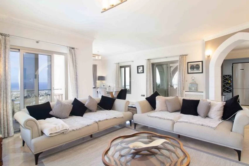 4 Bedroom Mediterranean Villa with Stunning Panoramic Views and Infinity Pool