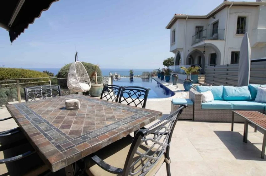 4 Bedroom Mediterranean Villa with Stunning Panoramic Views and Infinity Pool