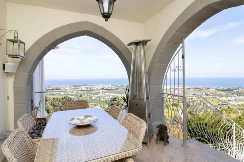 4 Bedroom Mediterranean Villa with Stunning Panoramic Views and Infinity Pool