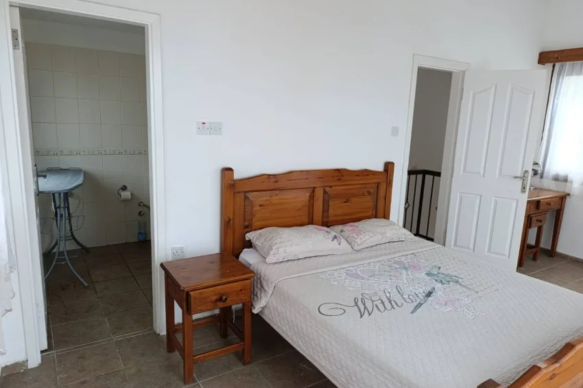 Eksklusiv Triplex Villa ved Sjøen med Panoramautsikt