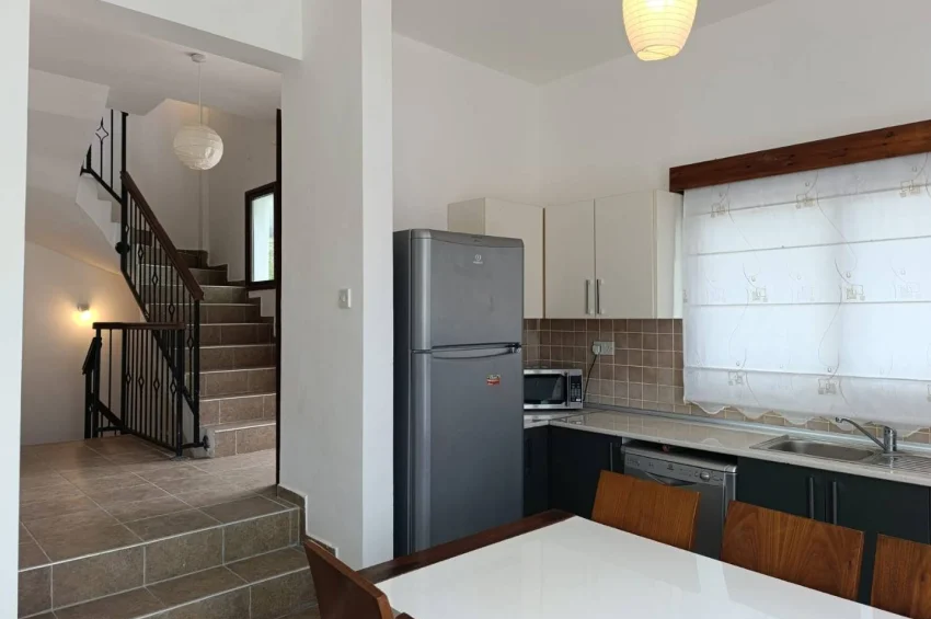 Eksklusiv Triplex Villa ved Sjøen med Panoramautsikt
