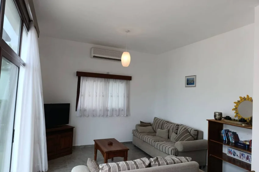 Eksklusiv Triplex Villa ved Sjøen med Panoramautsikt