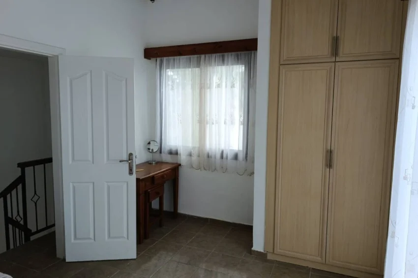 Eksklusiv Triplex Villa ved Sjøen med Panoramautsikt