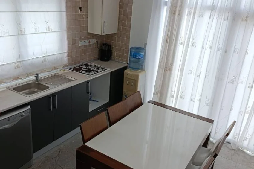 Eksklusiv Triplex Villa ved Sjøen med Panoramautsikt