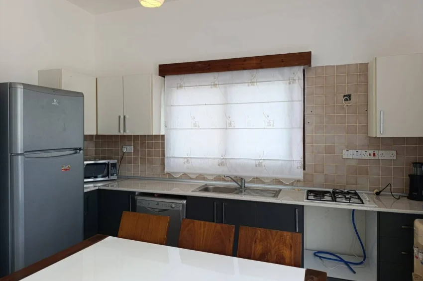 Eksklusiv Triplex Villa ved Sjøen med Panoramautsikt