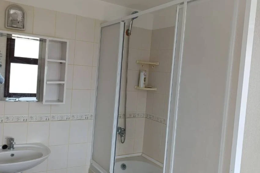 Eksklusiv Triplex Villa ved Sjøen med Panoramautsikt