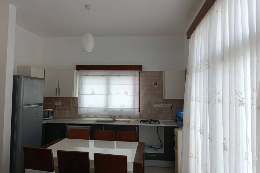 Eksklusiv Triplex Villa ved Sjøen med Panoramautsikt