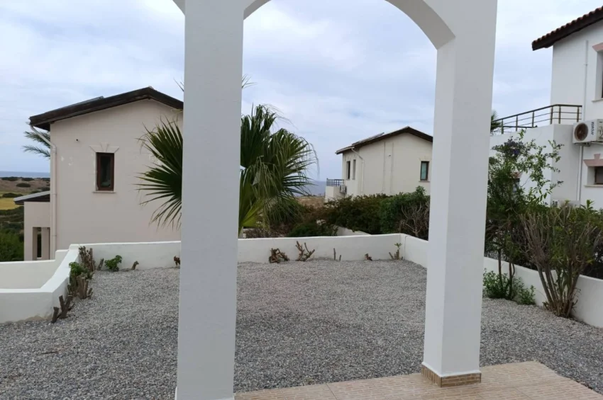 Eksklusiv Triplex Villa ved Sjøen med Panoramautsikt
