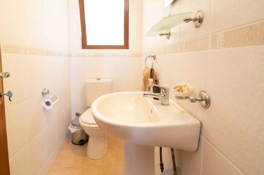 Lapta’da Muhteşem Deniz ve Dağ Manzaralı Şirin 3 Yatak Odalı Bungalov