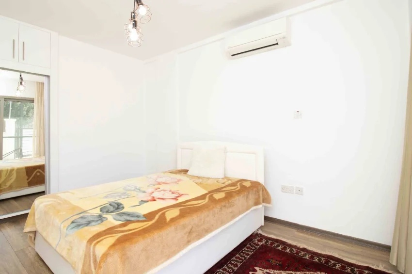 Romslig 4+1 Villa med Privat Basseng og Hav- og Fjellutsikt i Alsancak