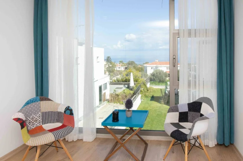 Romslig 4+1 Villa med Privat Basseng og Hav- og Fjellutsikt i Alsancak