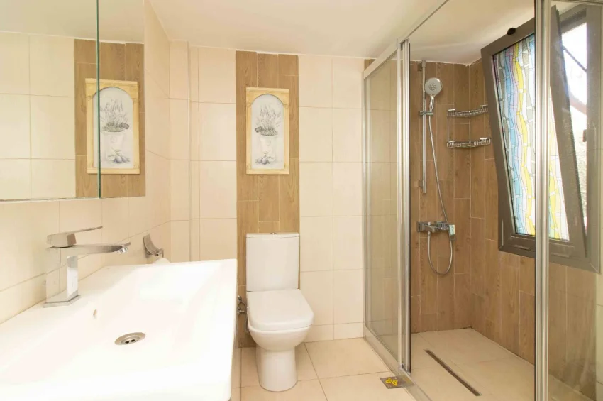 Romslig 4+1 Villa med Privat Basseng og Hav- og Fjellutsikt i Alsancak