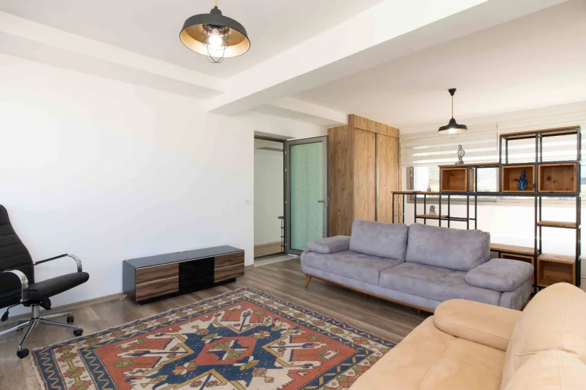 Romslig 4+1 Villa med Privat Basseng og Hav- og Fjellutsikt i Alsancak