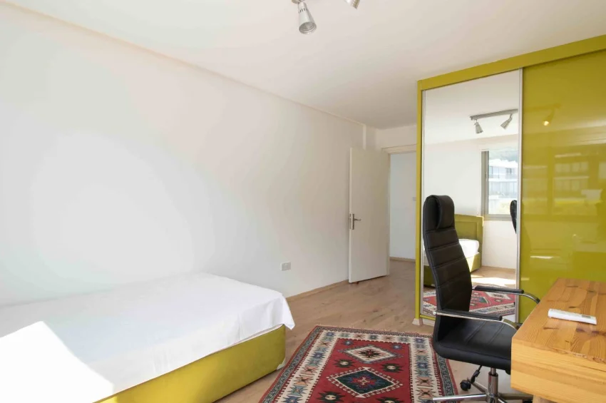 Romslig 4+1 Villa med Privat Basseng og Hav- og Fjellutsikt i Alsancak