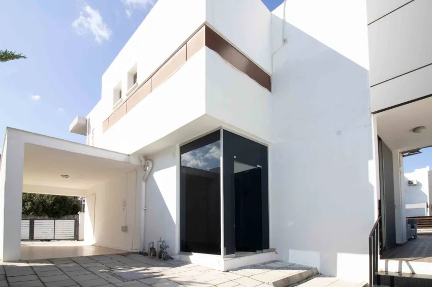 Romslig 4+1 Villa med Privat Basseng og Hav- og Fjellutsikt i Alsancak