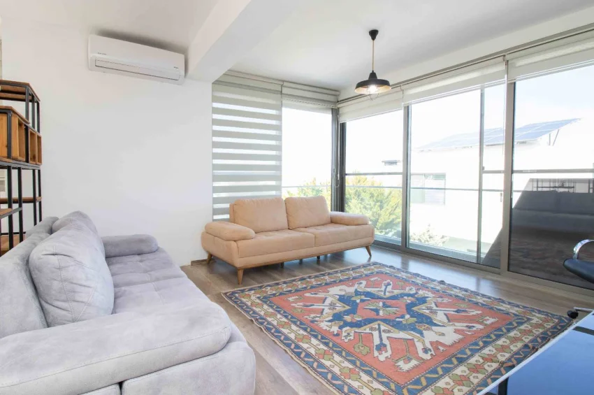 Romslig 4+1 Villa med Privat Basseng og Hav- og Fjellutsikt i Alsancak