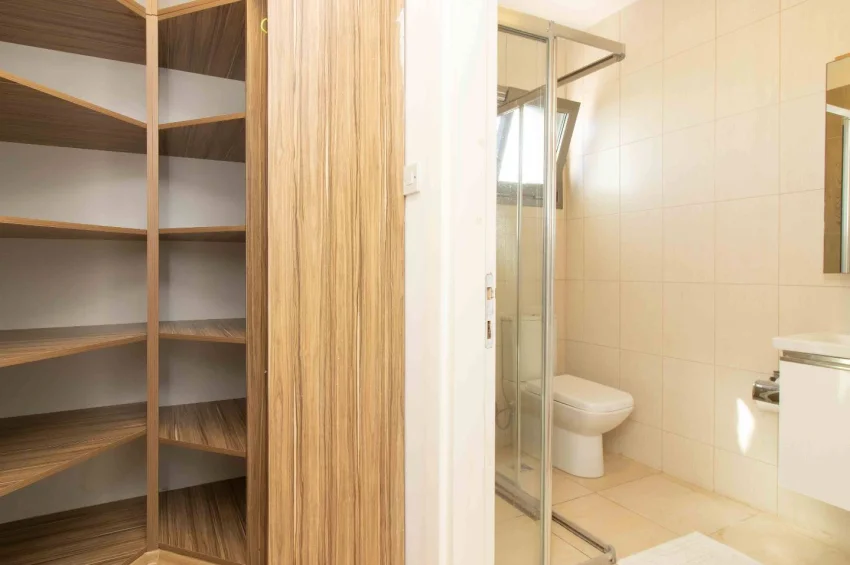 Romslig 4+1 Villa med Privat Basseng og Hav- og Fjellutsikt i Alsancak