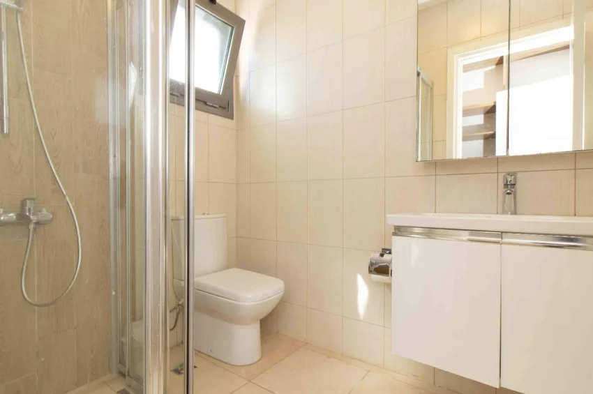 Romslig 4+1 Villa med Privat Basseng og Hav- og Fjellutsikt i Alsancak