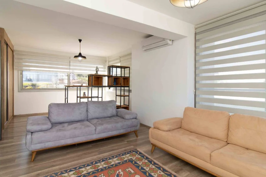 Romslig 4+1 Villa med Privat Basseng og Hav- og Fjellutsikt i Alsancak