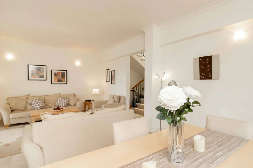 Charmantes Stadthaus mit 3 Schlafzimmer und Meerblick