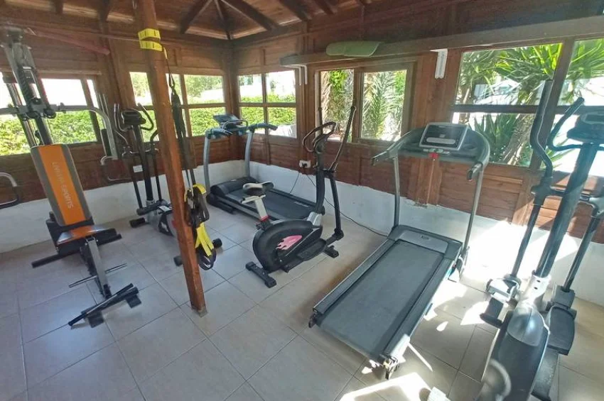 Charming 2 Bedroom Villa with Stunning Sea Views & Communal Pools