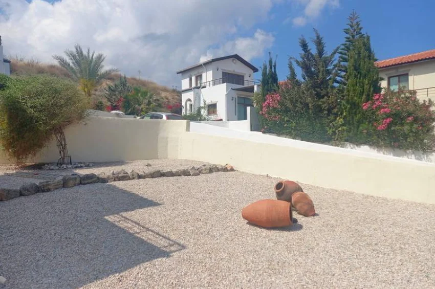 Charming 2 Bedroom Villa with Stunning Sea Views & Communal Pools