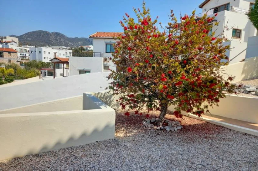 Charming 2 Bedroom Villa with Stunning Sea Views & Communal Pools