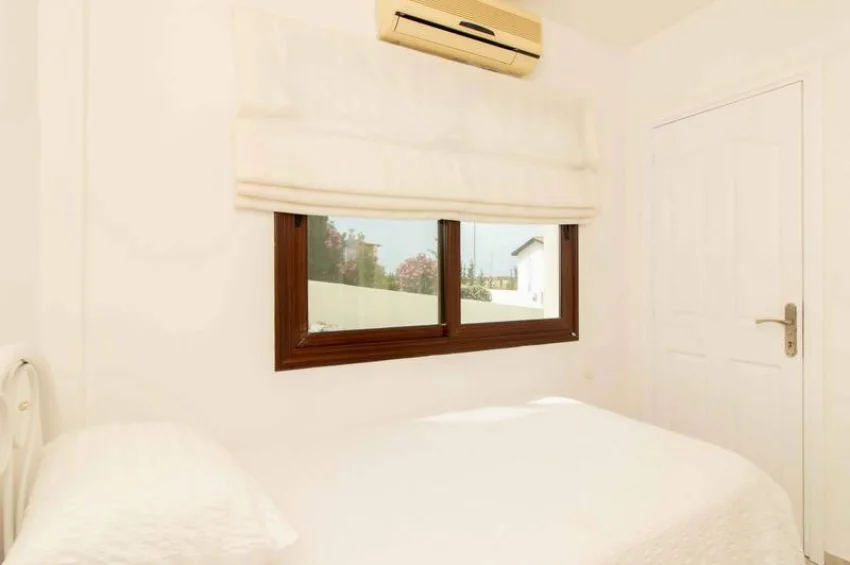 Charming 2 Bedroom Villa with Stunning Sea Views & Communal Pools