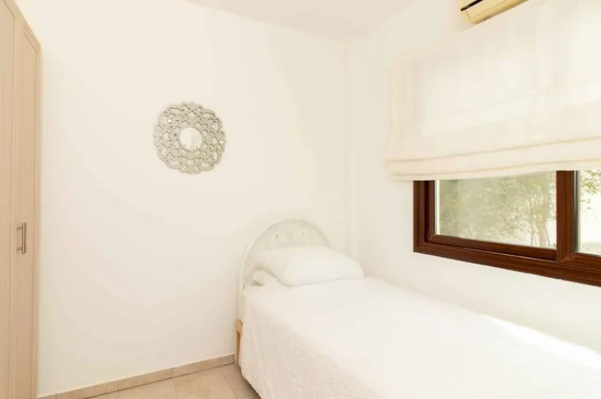 Charming 2 Bedroom Villa with Stunning Sea Views & Communal Pools