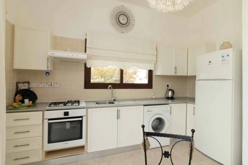 Charming 2 Bedroom Villa with Stunning Sea Views & Communal Pools