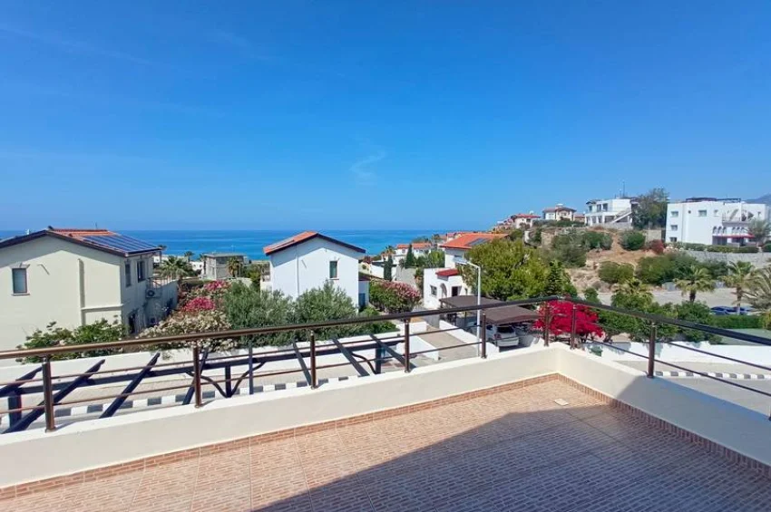 Charming 2 Bedroom Villa with Stunning Sea Views & Communal Pools