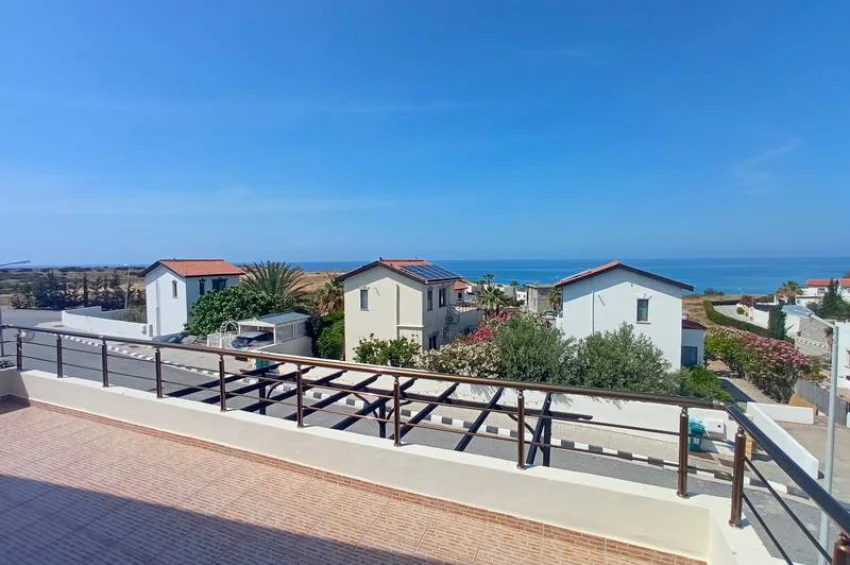 Charming 2 Bedroom Villa with Stunning Sea Views & Communal Pools
