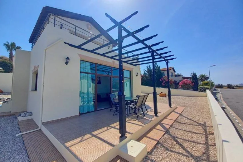 Charming 2 Bedroom Villa with Stunning Sea Views & Communal Pools