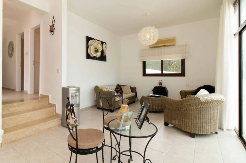 Charming 2 Bedroom Villa with Stunning Sea Views & Communal Pools