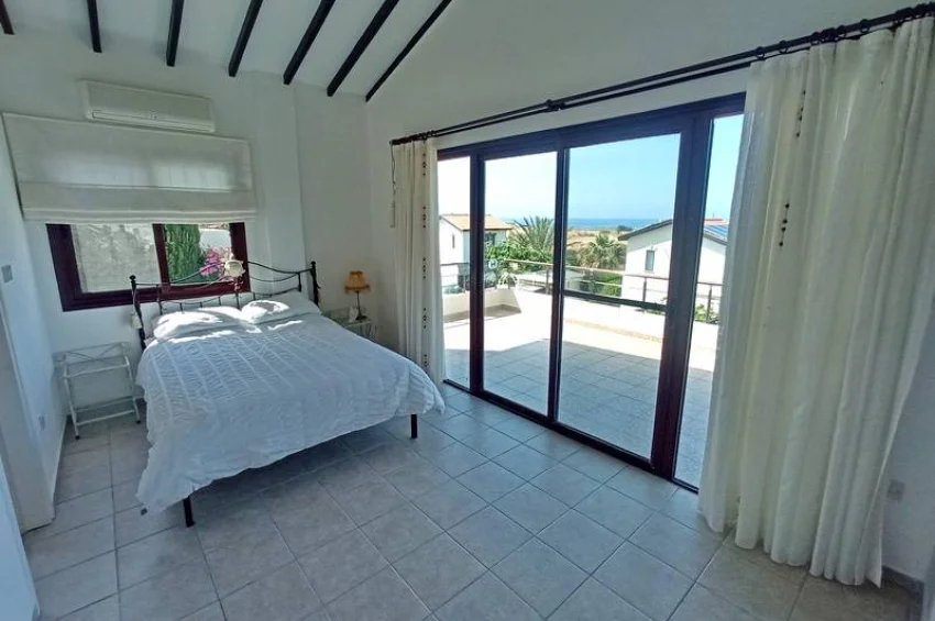 Charming 2 Bedroom Villa with Stunning Sea Views & Communal Pools