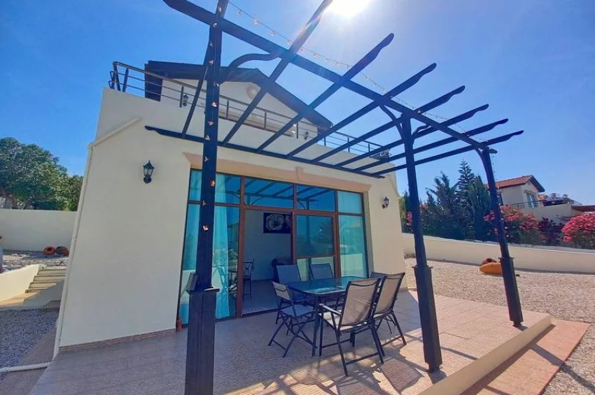 Charming 2 Bedroom Villa with Stunning Sea Views & Communal Pools