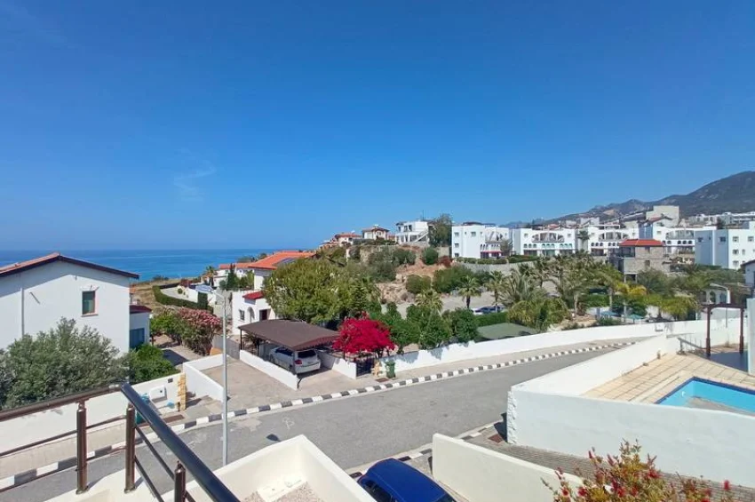 Charming 2 Bedroom Villa with Stunning Sea Views & Communal Pools