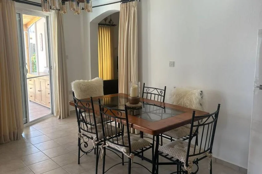 Geräumige Villa mit 4 Schlafzimmer und Meerblick – nur wenige Schritte vom Meer entfernt in Esentepe