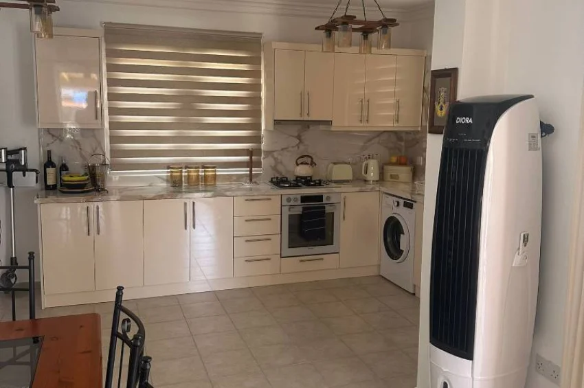 Geräumige Villa mit 4 Schlafzimmer und Meerblick – nur wenige Schritte vom Meer entfernt in Esentepe