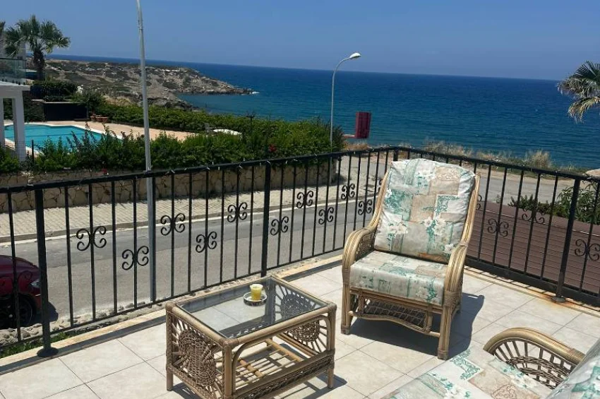 Geräumige Villa mit 4 Schlafzimmer und Meerblick – nur wenige Schritte vom Meer entfernt in Esentepe