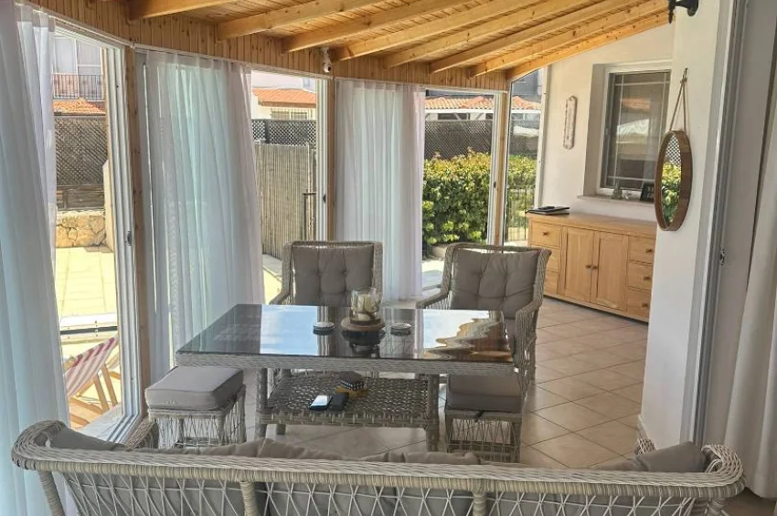 Geräumige Villa mit 4 Schlafzimmer und Meerblick – nur wenige Schritte vom Meer entfernt in Esentepe
