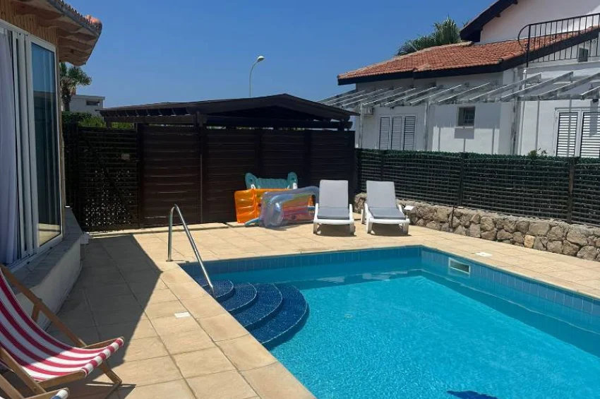 Geräumige Villa mit 4 Schlafzimmer und Meerblick – nur wenige Schritte vom Meer entfernt in Esentepe