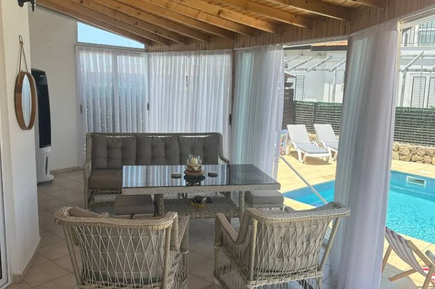 Geräumige Villa mit 4 Schlafzimmer und Meerblick – nur wenige Schritte vom Meer entfernt in Esentepe