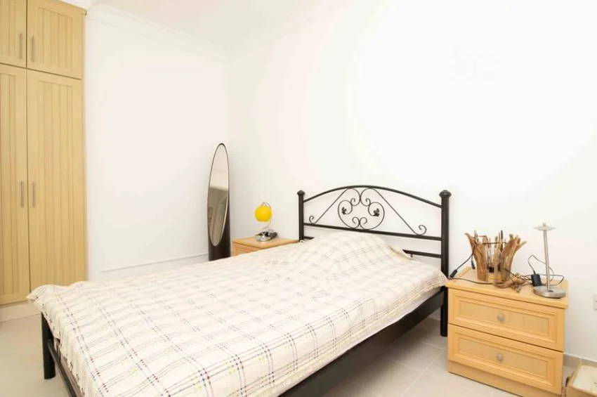 Stilvolle 3 Schlafzimmer Wohnung im Erdgeschoss mit Terrasse & Pool 