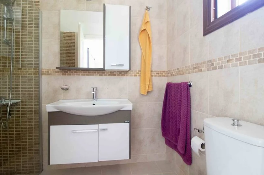 Stilvolle 3 Schlafzimmer Wohnung im Erdgeschoss mit Terrasse & Pool 