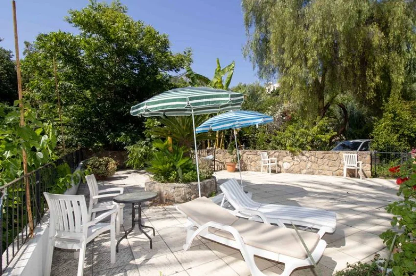 Stilvolle 3 Schlafzimmer Wohnung im Erdgeschoss mit Terrasse & Pool 