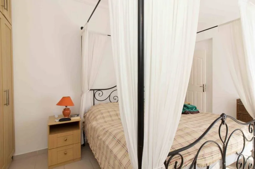 Stilvolle 3 Schlafzimmer Wohnung im Erdgeschoss mit Terrasse & Pool 