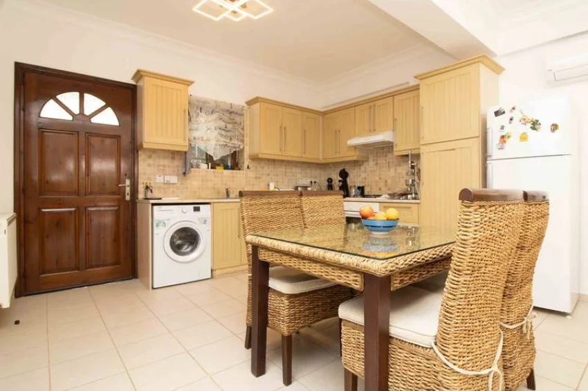 Stilvolle 3 Schlafzimmer Wohnung im Erdgeschoss mit Terrasse & Pool 